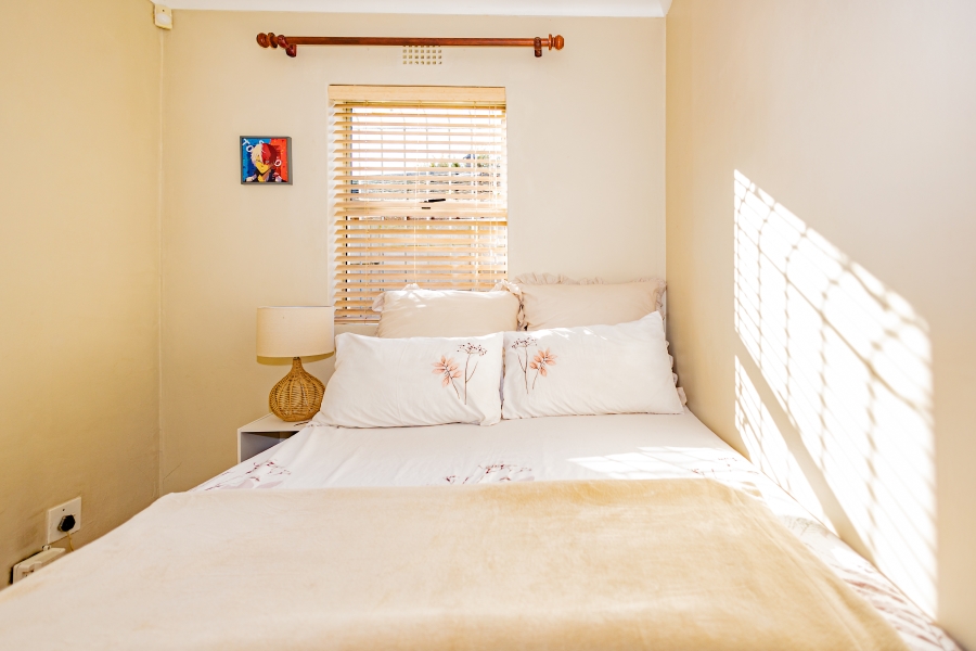 2 Bedroom Property for Sale in Oakglen Western Cape